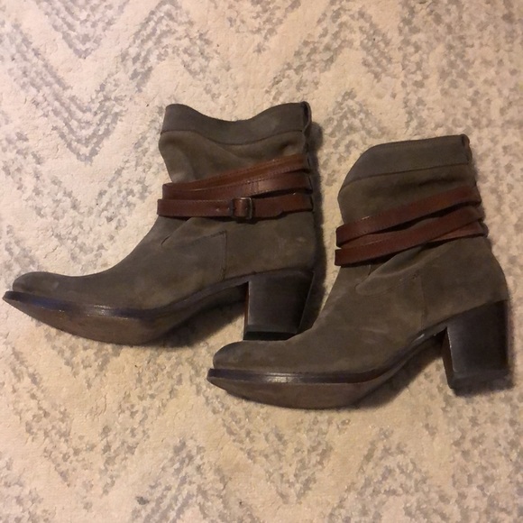 Frye Jane Strappy boot - Picture 3 of 3